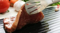 Achadinho do momento: a tábua mágica que descongela carne rápido