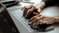 Empresa aplica "banheiro de 5 minutos" no home office; entenda