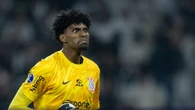 Hugo Souza supera marca de Dida pelo Corinthians
