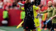 Canadá atropela o Catar, mas jogo fica marcado por lesão de Koné