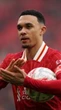 Saída de Alexander-Arnold do Liverpool revolta torcedores nas redes sociais