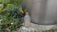 Garrafa da Segunda Guerra explode e incendeia guia de cachorro