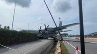Avião militar tailandês colide com poste após falha no freio