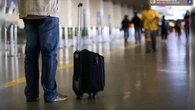 Passagem aérea por até R$ 200 para aposentados: veja como comprar