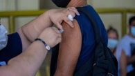Vai viajar e precisa se vacinar? Saiba como agendar médico do viajante