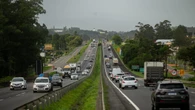 Rodovias rumo ao litoral esperam trânsito intenso entre PR e SC