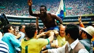 Pelé recebe homenagens em aniversário de 85 anos