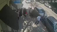 Moto invade calçada e rouba equipe de vereador em SP; assista