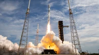 SpaceX lança dois satélites de internet e recupera foguete