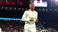 Em 32 minutos, Samuel Lino cai nas graças da torcida do Flamengo