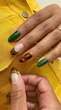 5 inspirações de unhas verdes decoradas para apostar nessa primavera