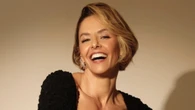 Bianca Rinaldi celebra a beleza real e o autocuidado aos 50
