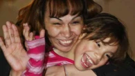 Mãe reencontra filha em festa após ser dada como morta
