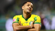 Vitor Roque celebra dois gols e projeta duelo contra o Flamengo