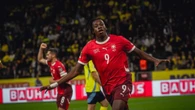Tem estrela: com 20 anos, Manzambi sai do banco e resolve na Copa
