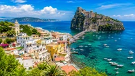 A ilha italiana que está roubando a cena no Mediterrâneo