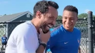 Mbappé e Deschamps se rendem a Nenê, ex-Vasco