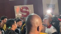 São Paulo: torcida vai ao CT e confronta elenco após eliminação