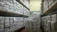 Argentina estuda queimar cédulas para conter excesso de papel