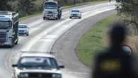 Farol desligado em rodovias pode ser infração; o que diz a lei