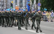 У Маріуполі пройшов військовий парад, приурочений до сьомої річниці визволення міста
