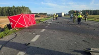Zderzenie czołowe z ciężarówką. Trasa całkowicie zablokowana