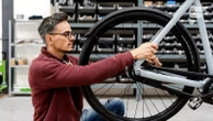 Les vélos électriques reconditionnés ont explosé en France, et ils sont plus récents que vous ne le pensez
