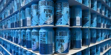 Al birrificio scozzese BrewDog è rimasto poco di punkNacque in opposizione allo status quo del mercato della birra, ma nel tempo l’azienda è finita in mezzo a vari scandali e oggi è come quelle che contestava