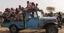 La più grande città del Darfur, in Sudan, è circondata da settimaneAl Fashir si sta preparando all'attacco delle Forze di supporto rapido, una delle due milizie che combattono da oltre un anno una guerra civile: la situazione in città è terribile e si temono nuovi massacri etnici