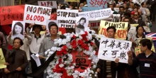 La lettera di Xi Jinping sul bombardamento dell’ambasciata cinese di Belgrado, 25 anni faNel 1999 la NATO bombardò per errore la sede diplomatica durante la missione in Kosovo: il presidente cinese, in visita in Serbia, ha commemorato l'anniversario con molta durezza