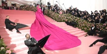 Gli abiti più famosi del Met GalaDa quello simile a una frittata di Rihanna a quello di Marilyn Monroe indossato da Kim Kardashian, sono in tanti a essere ricordati a distanza di anni