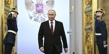 Le foto del giuramento di Vladimir Putin per il suo quinto mandato presidenzialeSi è tenuto con una cerimonia al Gran Palazzo del Cremlino, a cui non è andata la maggior parte dei leader occidentali