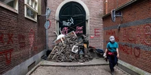 Le proteste nelle università contro la guerra a Gaza si sono estese all’EuropaCoinvolgono meno studenti di quelle negli Stati Uniti ma stanno aumentando: hanno le stesse richieste e le stesse modalità, e in alcuni paesi sono state represse duramente dalla polizia
