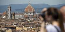 Firenze vuole limitare l’apertura di nuovi negozi e ristoranti La giunta comunale ha esteso a 40 nuove strade un piano per rendere il centro storico meno affollato di attività commerciali per turisti