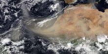 La polvere del Sahara fa molte cose in giro per il mondoConcima il fitoplancton dell'Atlantico e del Mediterraneo, e forse la foresta amazzonica, ma aumenta anche la fusione dei ghiacci alpini