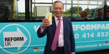 A che gioco sta giocando Nigel Farage?Alla fine si è candidato alle elezioni parlamentari britanniche: rischia di complicare ulteriormente le cose ai Conservatori, che dice di voler «scalare dall'esterno»