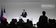 Emmanuel Macron non si dimetterà se l’estrema destra vincerà le elezioniIl presidente francese ha definito «assurda» la possibilità che lasci il suo incarico, nel caso in cui le elezioni legislative confermassero i risultati delle europee