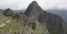 Diversi turisti, tra cui alcuni italiani, sono rimasti feriti dopo che un bus è uscito di strada mentre scendeva da Machu Picchu, in Perù