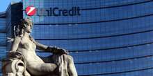 Unicredit vuole prendersi la banca tedesca CommerzbankSi è impegnata ad acquistare un'altra quota di azioni che la farebbe diventare la maggiore azionista, contro la volontà della Germania