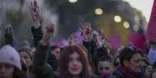 Le foto della manifestazione femminista di Non una di meno a Roma Per la giornata internazionale contro la violenza sulle donne, a un anno dal femminicidio di Giulia Cecchettin e mentre in Francia è in corso il processo per il caso di Gisèle Pelicot