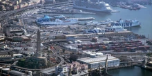 Da decenni Genova prova a spostare due depositi chimici