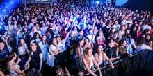 Le serate in discoteca “per soli fan” funzionanoDedicate a gruppi e cantanti pop che in Italia passano poco, attirano migliaia di persone che vogliono frequentare la propria comunità anche offline