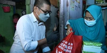 Inspirasi di Kala Pandemi, Sebar Ratusan Paket Sembako bagi Warga Terdampak Covid-19