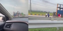 Terbukti Ampuh, Cara Pria Bubarkan Bocah Main di Pinggir Tol Ini Bikin Ngakak