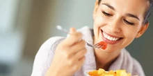 Mengunyah Makanan Hanya pada Satu Sisi Mulut Bisa Timbulkan Sejumlah Masalah