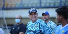 Kasus COVID-19 Naik Lagi, Pelatih Persib Optimistis Liga 1 Sesuai Jadwal