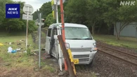秋田 大館で踏切事故 列車と軽ワゴン車が接触 3人けが