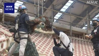 首里城正殿 屋根に巨大鬼瓦を設置 来年秋の完成目指し建設進む