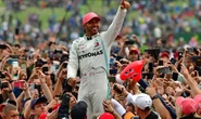 Lewis Hamilton receives home boost as Silverstone welcomes full crowd to British GP
