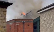 South London fire: Huge emergency response as pub bursts into flames